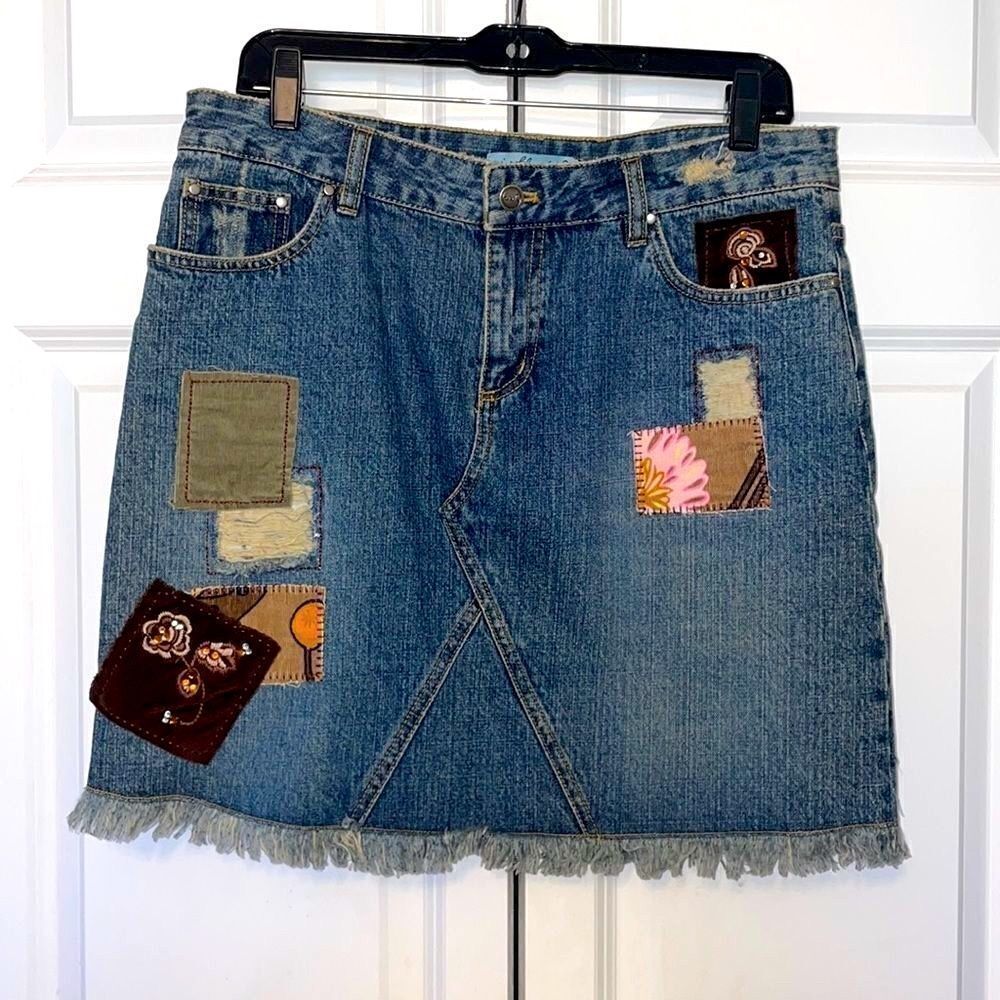 I’m the wash denim patchwork skirt size 8